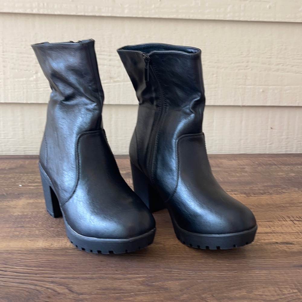 Forever Boots Size 5.5